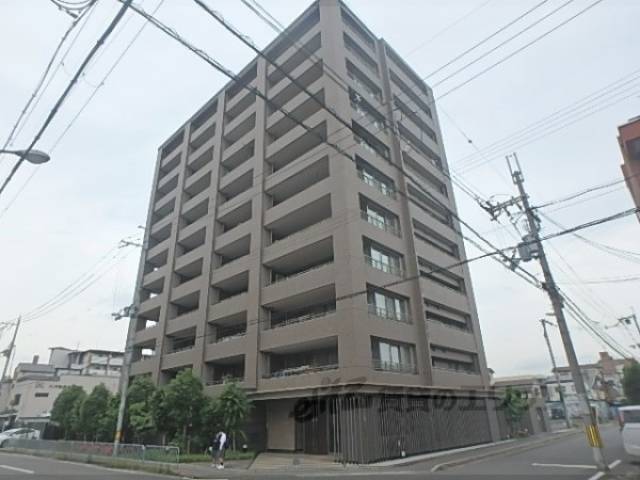 サーパス西京極外観写真1