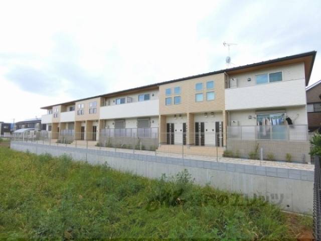 ホワイトレーク大萱外観写真1