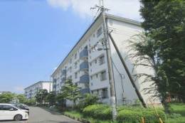保津川団地８号棟外観写真