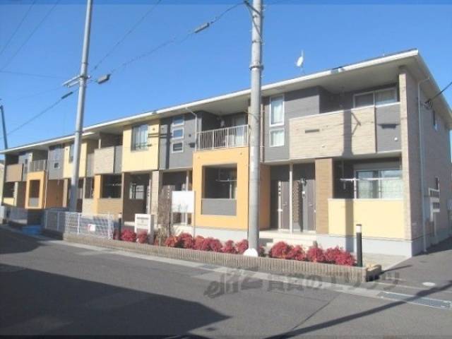 ラズベリー　コート外観写真1