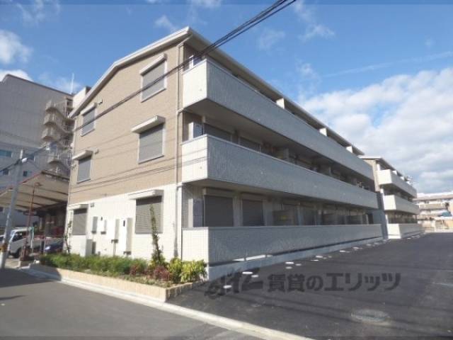 グランソレイユ西院外観写真2