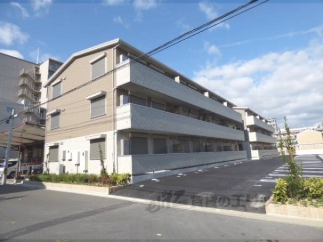 グランソレイユ西院外観写真3