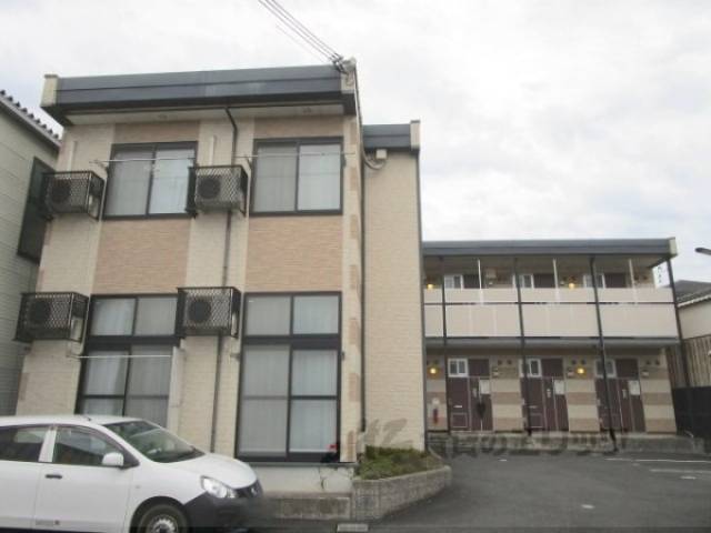 レオパレスさいわい２外観写真1