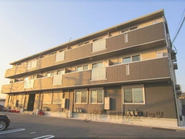 ハンズレジデンス泉外観写真1