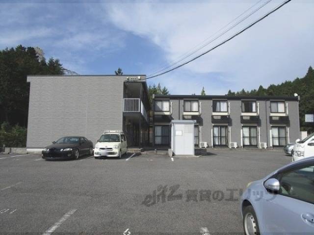 レオパレスあいのつちやま外観写真1