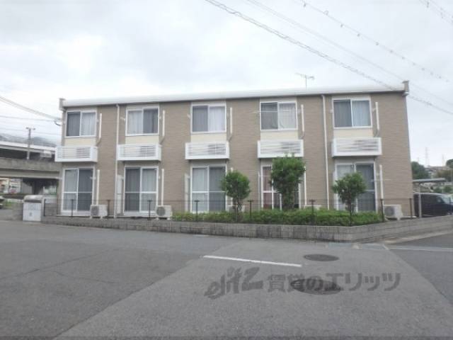 レオパレス鹿道外観写真1