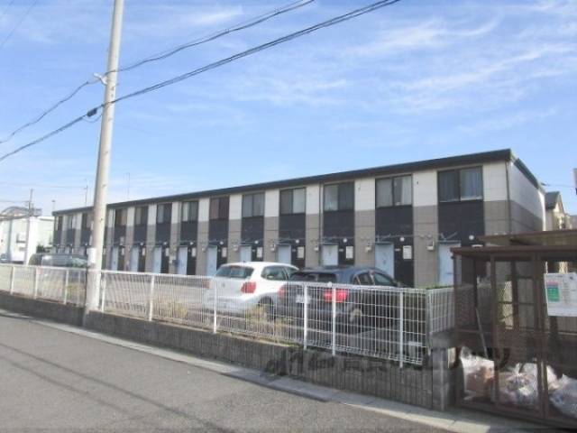 レオパレスレーゼン外観写真1