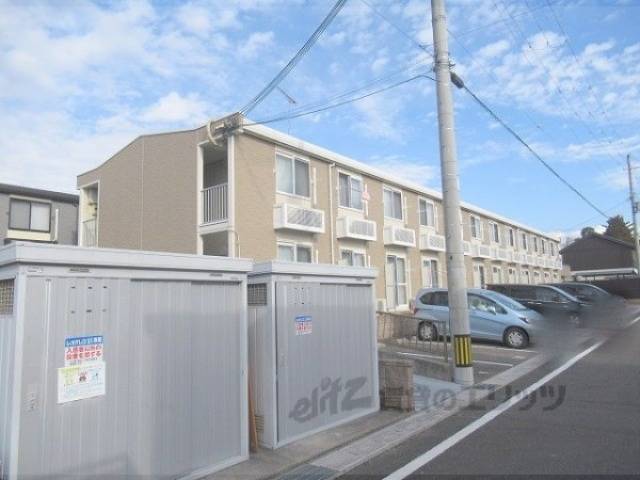 レオパレスアーネスト外観写真1