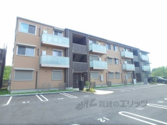 シャーメゾンレフィーノ外観写真2