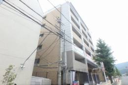 ヴェリテ・ラウロ山科音羽川外観写真