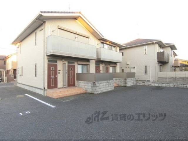 モンアヴニールC棟外観写真1