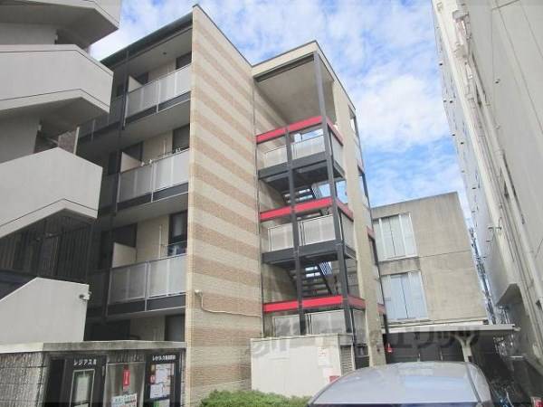 121758の外観写真