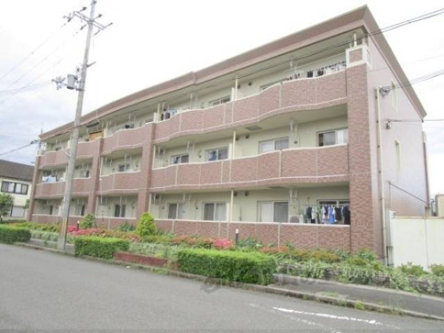 ピニーズコート外観写真2