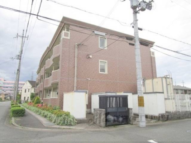 ピニーズコート外観写真3