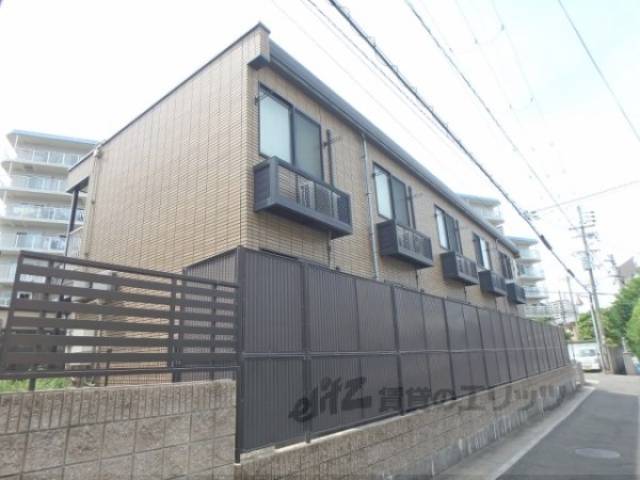 レオパレスフリューゲル外観写真2