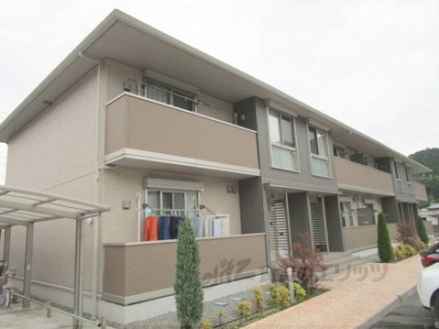 ロイヤルタウン篠山口A棟外観写真1