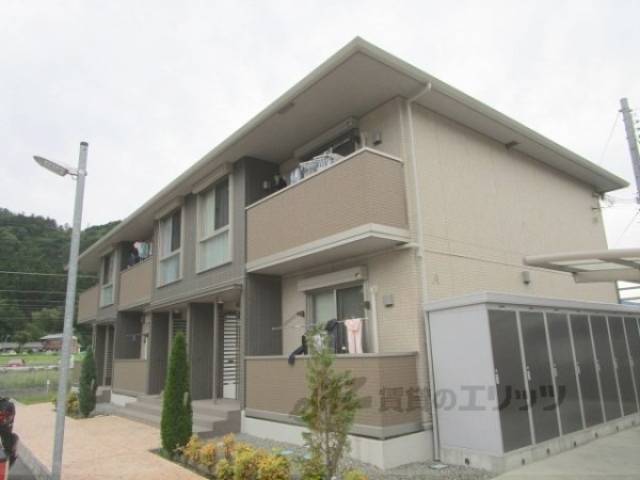 ロイヤルタウン篠山口A棟外観写真3