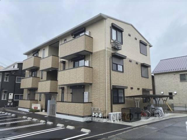 カトル・セゾン外観写真1