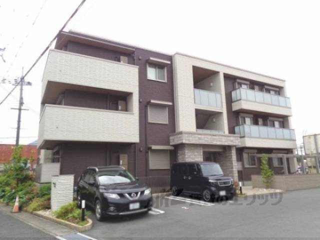 シャーメゾンルル外観写真1