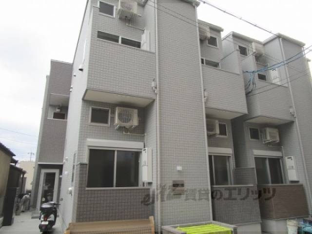 Ｌｅｓ　Ｓａｉｓｏｎｓ淀外観写真1