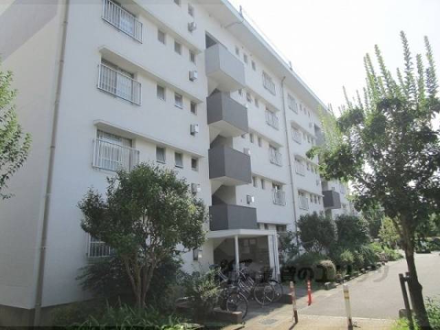 桃山南団地35号棟外観写真1