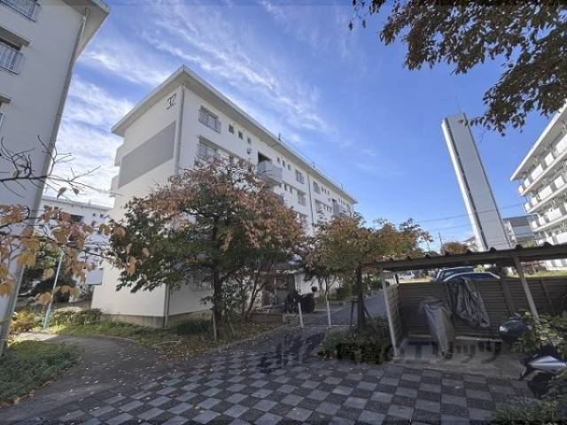 桃山南団地32号棟外観写真1