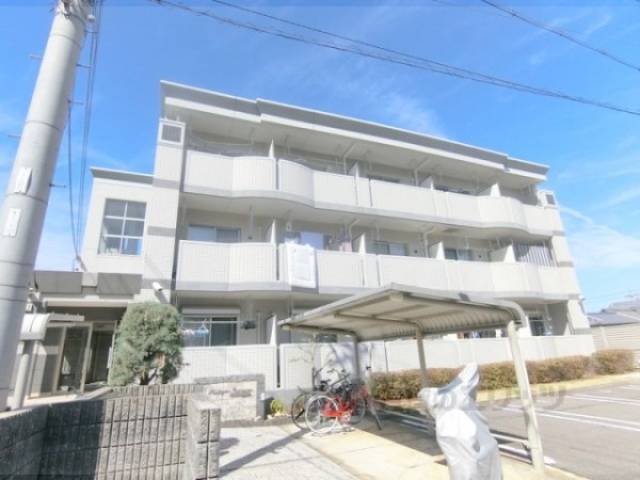 プラティークヌーヴォー外観写真1
