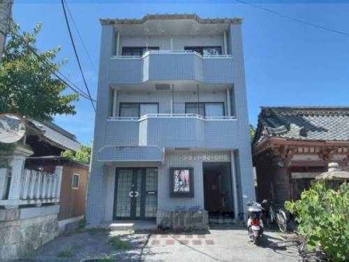 彦根駅より徒歩22分 築30年10ヶ月 3階建の賃貸物件