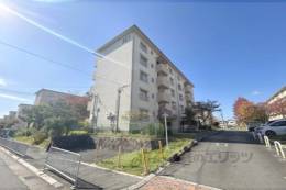 男山団地Ａ６１号棟外観写真