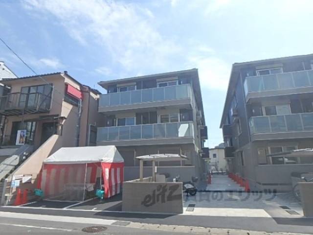 太秦レジデンスＥ棟外観写真1