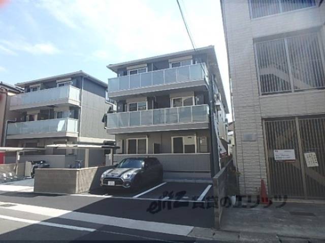 太秦レジデンスＷ棟外観写真1