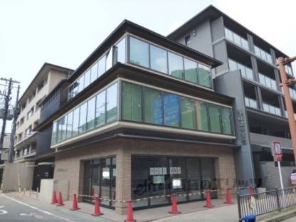 近畿予備校烏丸ビル１階店舗外観写真2