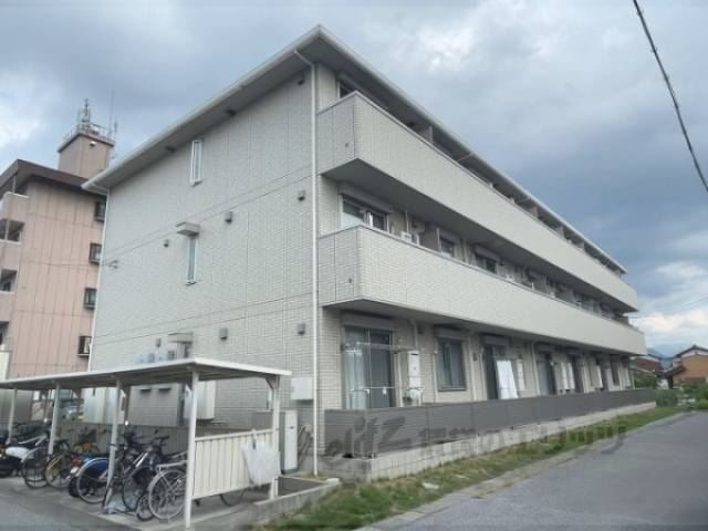 ヴィラシャルマン外観写真2