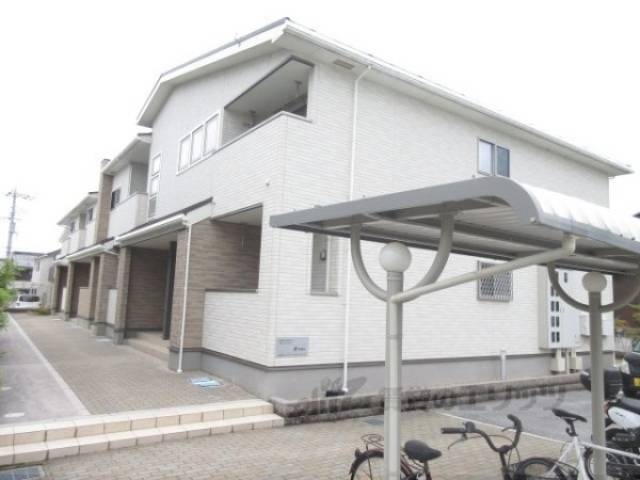 サン・ラザール外観写真1