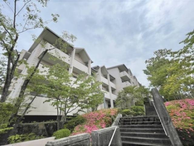 ヒルクレストあやめ池外観写真1