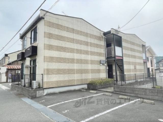 レオパレス蘭外観写真1