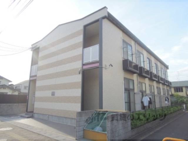 レオパレスグリューナー外観写真3