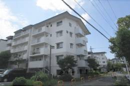 奈良青山団地１０号棟外観写真
