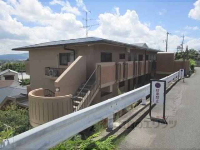 パークヴィレッジ学園前Ａ-１２外観写真1