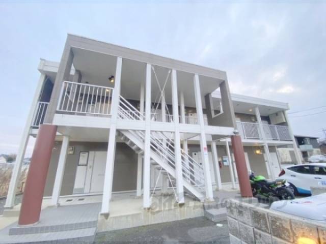 レオパレスFRIENDS外観写真1