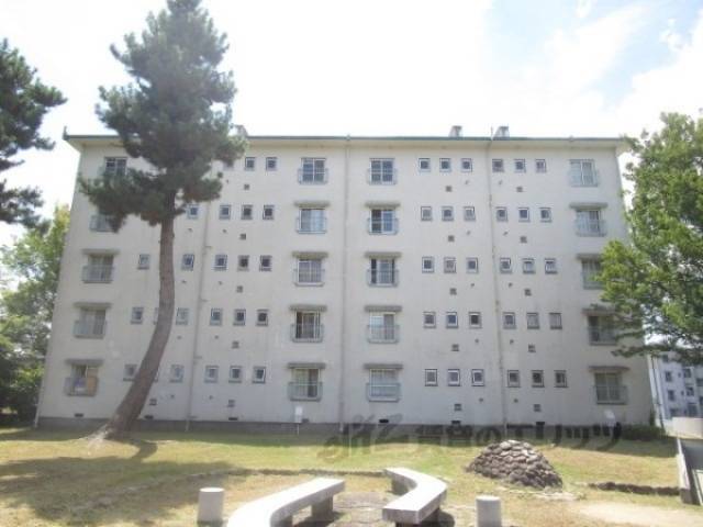 香里ヶ丘東団地Ｅ２１号棟外観写真3