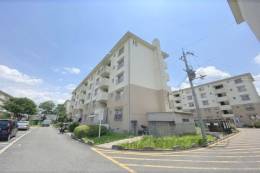 桜丘団地１０号棟外観写真