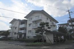 奈良青山一丁目団地０３号棟外観写真