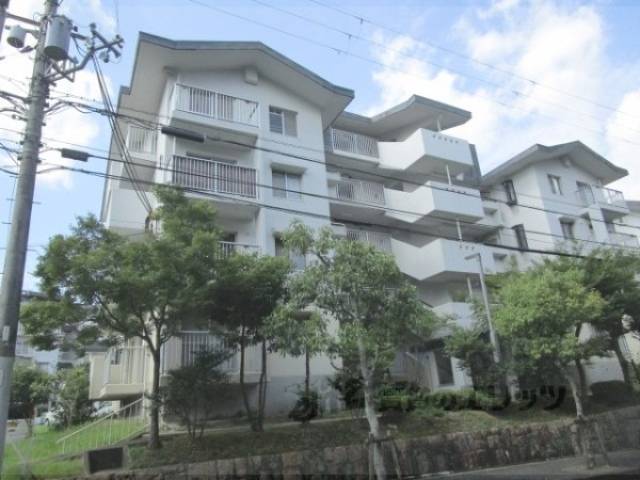 奈良青山一丁目団地０３号棟外観写真2