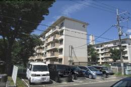 中宮第３団地４０号棟外観写真