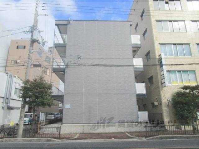 レオパレスひらかた外観写真1