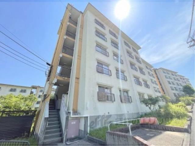 中登美第３団地Ｅ０９号棟外観写真1