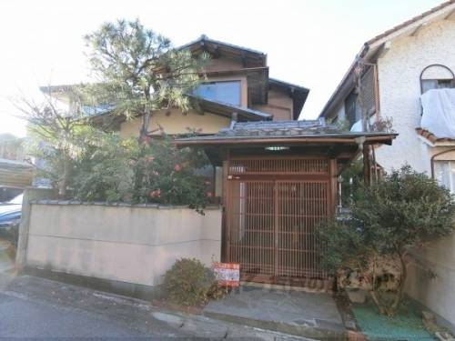 神宮丸太町駅よりバス18分 徒歩2分 築49年10ヶ月 2階建の賃貸物件