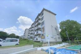 香里ケ丘西団地Ｄ１２号棟外観写真