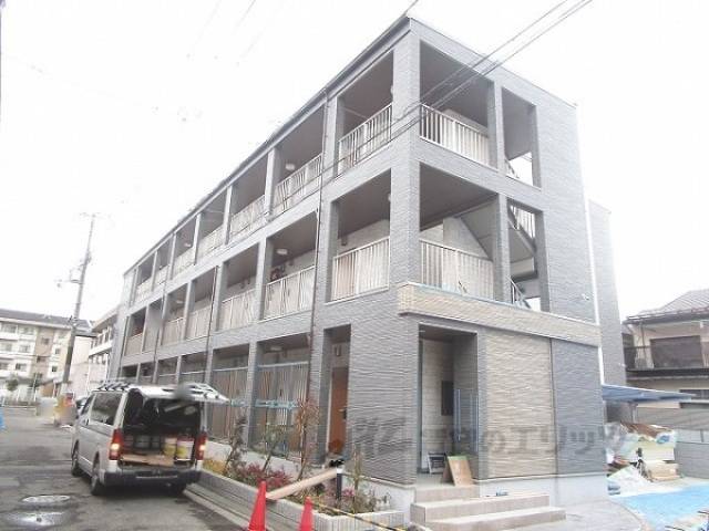 ヴァロ伏見稲荷外観写真1